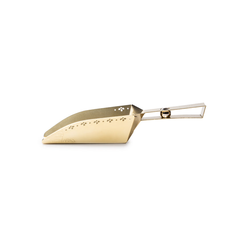 Magnetic Magic-Scoop™ in Gold with integrated magnet and decorative detailing, designed to attach to tea tins for convenient loose-leaf tea measuring. Side Angle View
