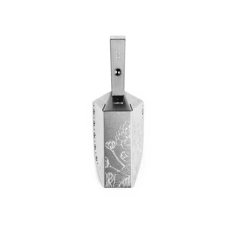 Magnetic Magic-Scoop™ in Silver with integrated magnet and decorative detailing, designed for consistent loose-leaf tea measuring and easy storage on tea canisters.