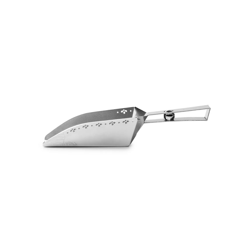 Magnetic Magic-Scoop™ in Silver with integrated magnet and decorative detailing, designed for consistent loose-leaf tea measuring and easy storage on tea canisters. Side angle view.